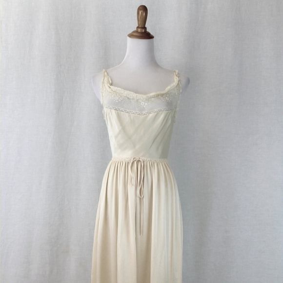 Sylvia Pedlar Iris Lingerie co. 1920s Silk Charmeuse and French Lace Nightgown - Picture 2 of 14